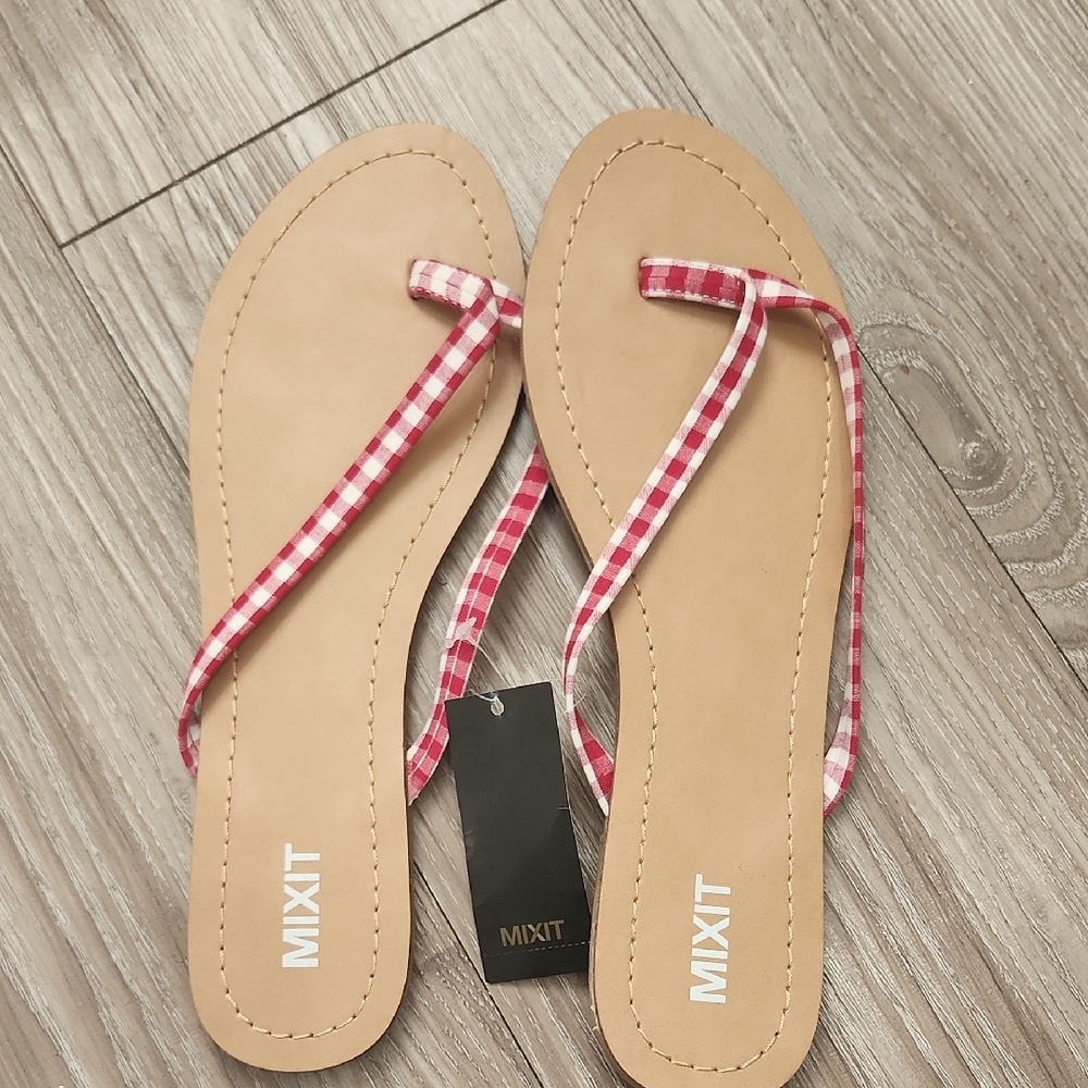 Mixit Red Gingham Flip Flops Sz 9 NWT Women’s Flat Sandals